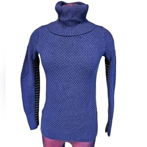 Athleta Royal Blue Waffle Knit Merino Wool Turtleneck‎ Sweater Size Small Women
